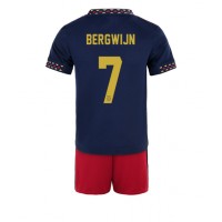 Ajax Steven Bergwijn #7 Fotballklær Bortedraktsett Barn 2022-23 Kortermet (+ korte bukser)